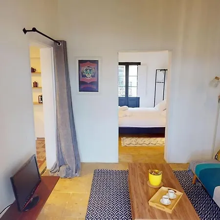 Narrow Street * Victoria