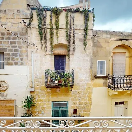 Narrow Street Holiday home