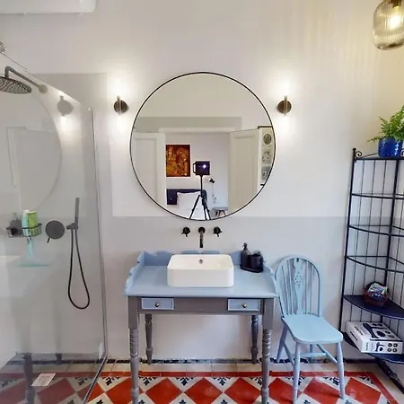 Narrow Street * Victoria