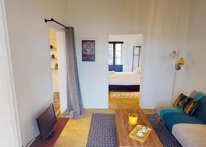 Narrow Street * Victoria